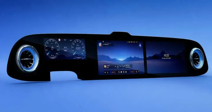 Mercedes Classe C EV 2027: tre schermi anche nella versione base