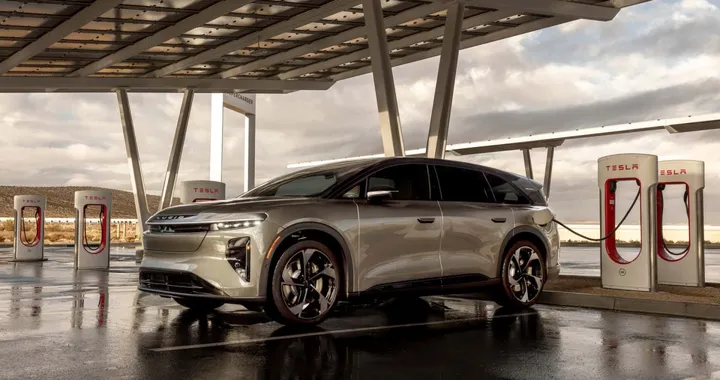 Lucid Gravity: il SUV elettrico (non cinese) con ricarica da record