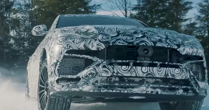 Lamborghini Urus sulla neve