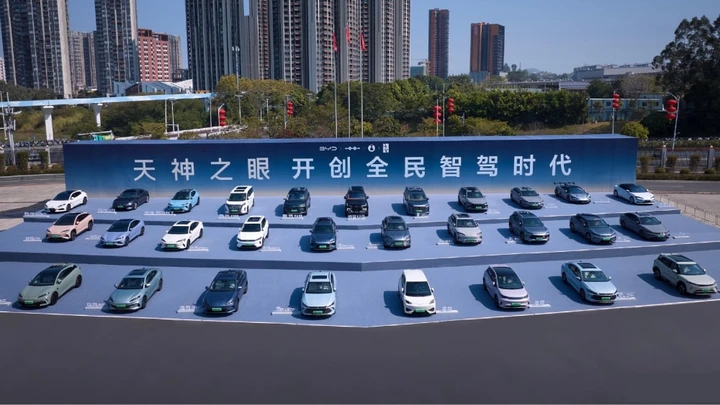 BYD rivoluziona la guida autonoma con il sistema 'God’s Eye'