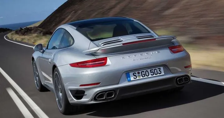 Porsche 911 Turbo S: 560 CV e 318 km/h