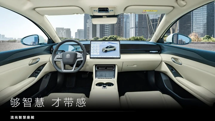 BYD Qin L EV: l'elettrica cinese si mostra per la prima volta all'interno