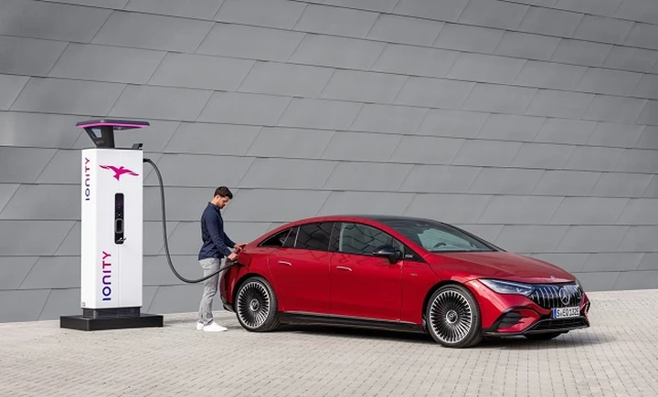 Mercedes-AMG EQE: nuove versioni elettriche high performance