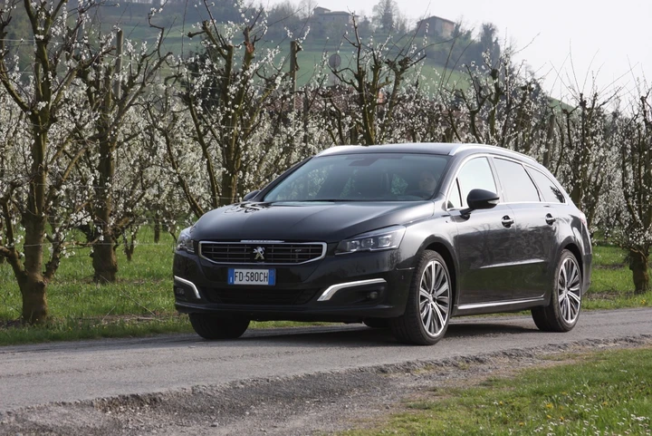 Peugeot 508 2.0 BlueHDi 180 CV GT Line, prova su strada