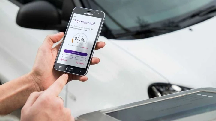Le migliori app per ricaricare l'auto elettrica: i nostri consigli