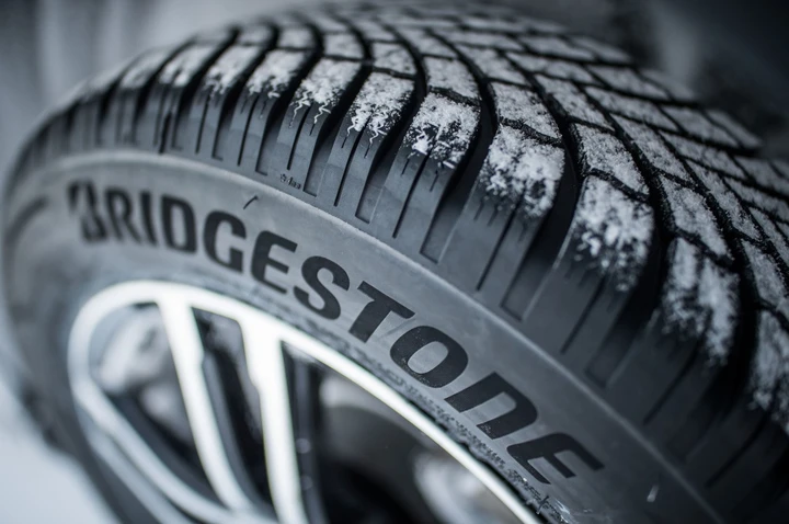 Pneumatico invernale Bridgestone Blizzak LM005: immagini ufficiali