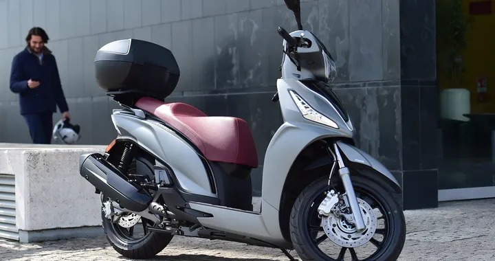 Kymco People S 300i ABS: prezzo di 4.590 euro