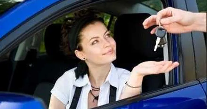 Guida accompagnata: al volante a 17 anni
