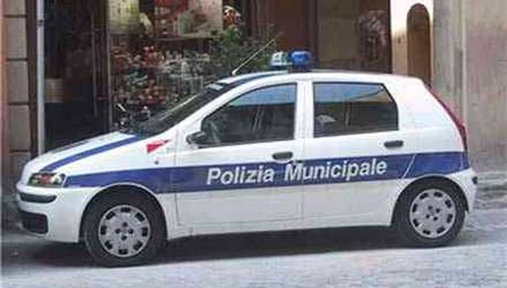 Caserta: il Comune non paga. Via 10 auto
