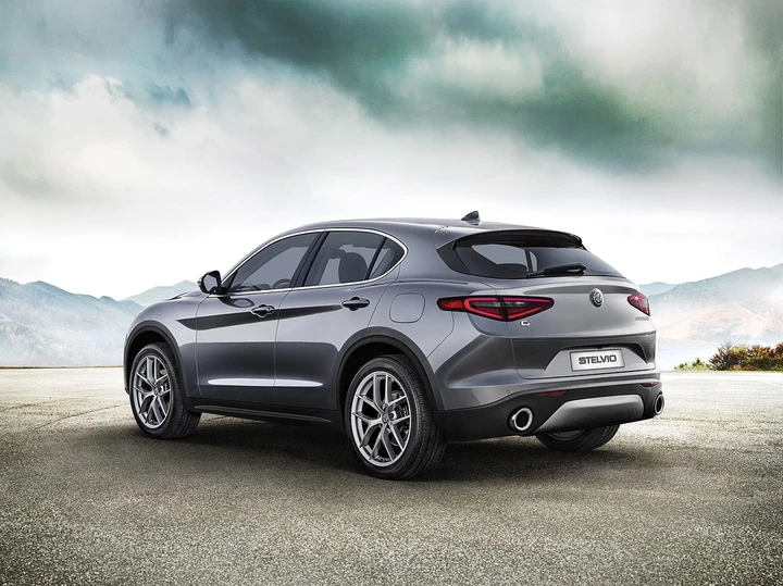 Alfa Romeo Stelvio First Edition: le immagini ufficiali