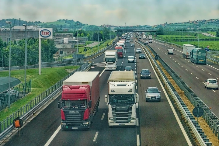 Viaggiare in auto ad agosto: i giorni da bollino rosso e nero