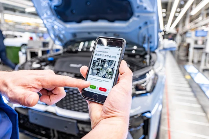 L'Intelligenza Artificiale si occupa del controllo qualità in BMW