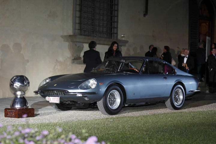 Uniques Special Ones: vince una Ferrari 330 GTC Speciale