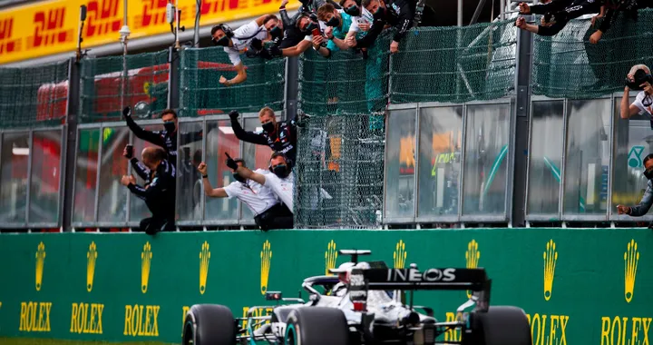 F1 Belgio 2020, gara: Hamilton vince dominando, per la Ferrari è un vero disastro