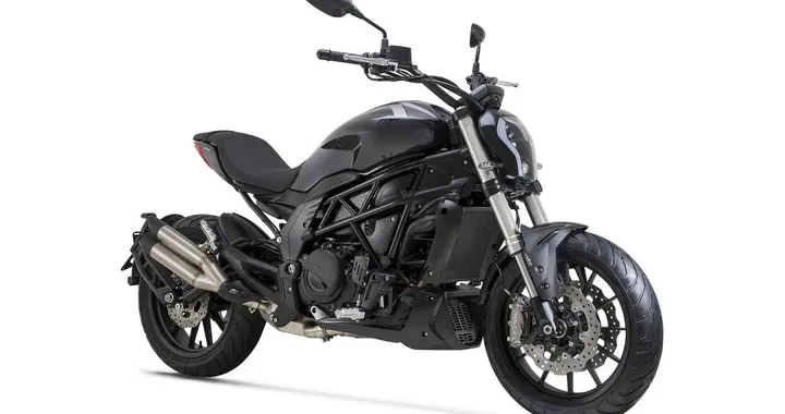 Benelli: in concessionaria debuttano Imperiale 400, 502 C e 752 S