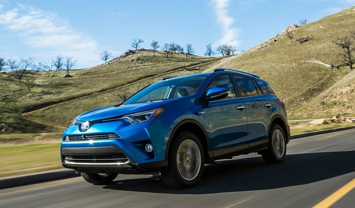 Toyota RAV4 Hybrid debutta a New York