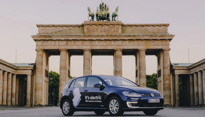 Volkswagen: a Berlino viene inaugurato il primo car sharing elettrico WeShare