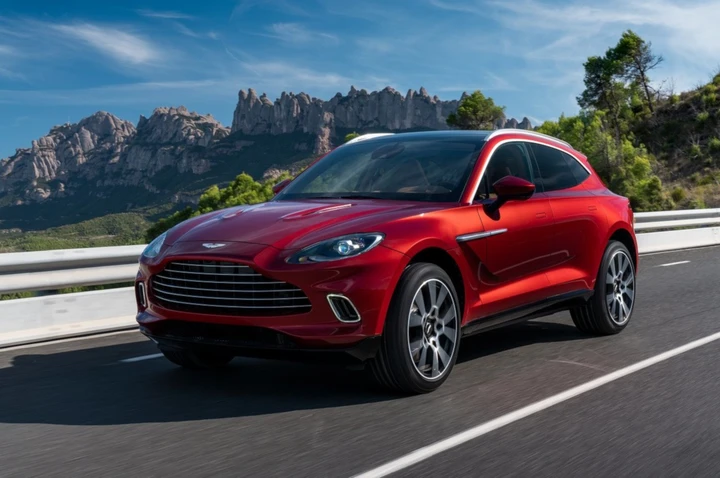 Aston Martin DBX: immagini ufficiali