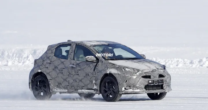 Toyota: spiato il nuovo B-SUV su base Yaris