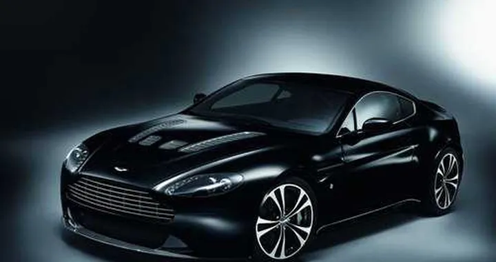 Aston Martin DBS e V12 Vantage Carbon Black