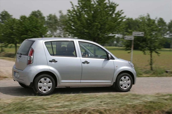 DAIHATSU Sirion