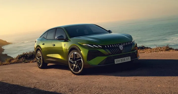 Peugeot 408 si rinnova: stile premium e motori elettrificati