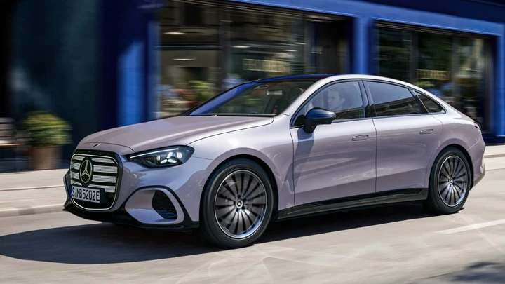 Mercedes Classe C elettrica 2027: prestazioni, autonomia e novità