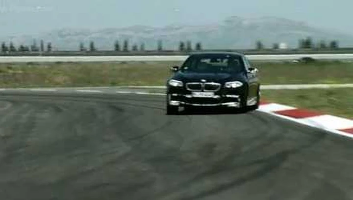 La Bmw M5 F10 scende in pista, il video