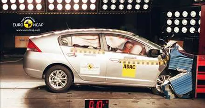 Honda Insight: cinque stelle per la ibrida