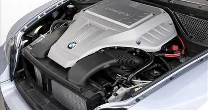 La Bmw X6 adesso è anche ibrida