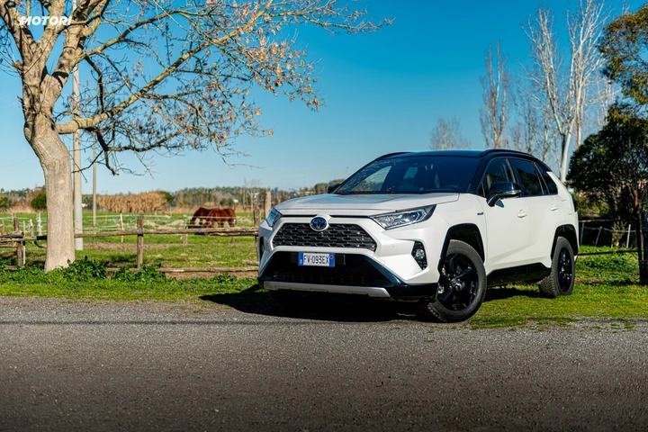 Toyota Rav4 2.5 HV 218 CV Style: la prova su strada