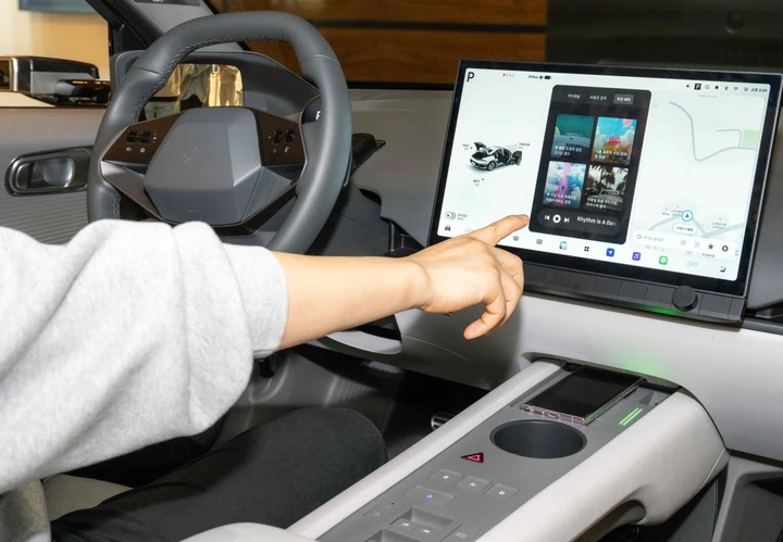 Benvenuti nell’era Pleos: con Hyundai le auto pensano, parlano e imparano