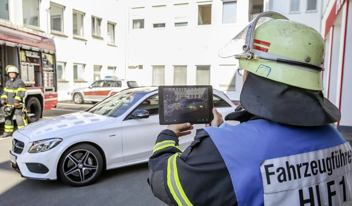 Mercedes, pronta la app che salva la vita in caso di incidente