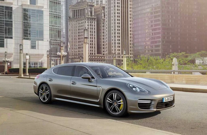 Nuova Porsche Panamera Turbo S 2014: immagini e dati ufficiali