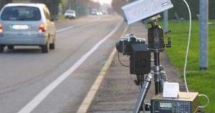 Autovelox, Cassazione: multa non valida senza il vigile