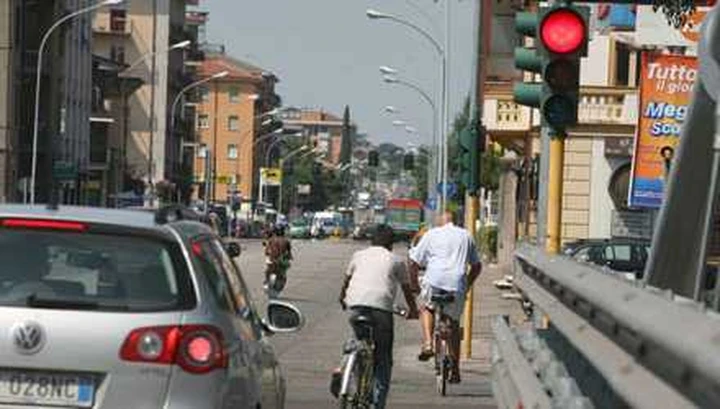 Incidenti: ciclista passa col rosso, ma viene risarcito