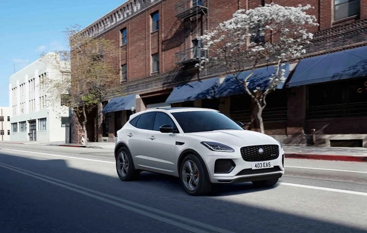 Jaguar E-Pace R Dynamic Black Edition: dotazioni e prezzi