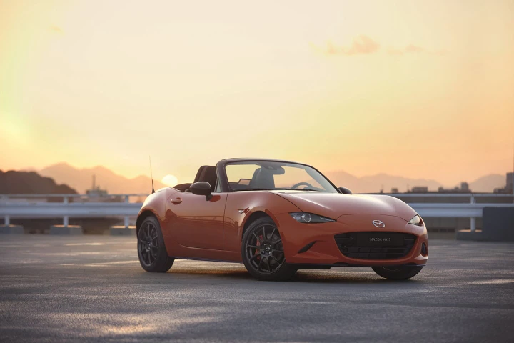 Mazda MX-5 30th Anniversary Edition: la versione in Racing Orange svelata a Chicago
