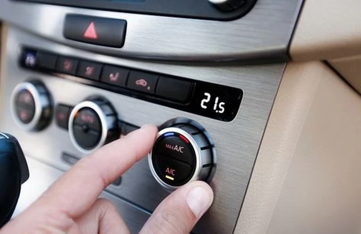 Aria condizionata auto: come funziona, quando ricaricare