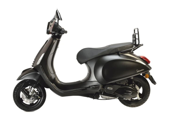Vespa e Saint Laurent si uniscono nel nome del glamour