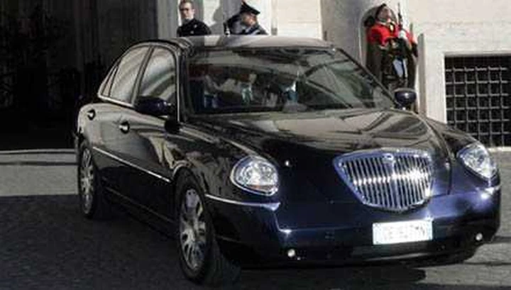 Auto blu: 1 su 4 non sarebbe iscritta al Pra
