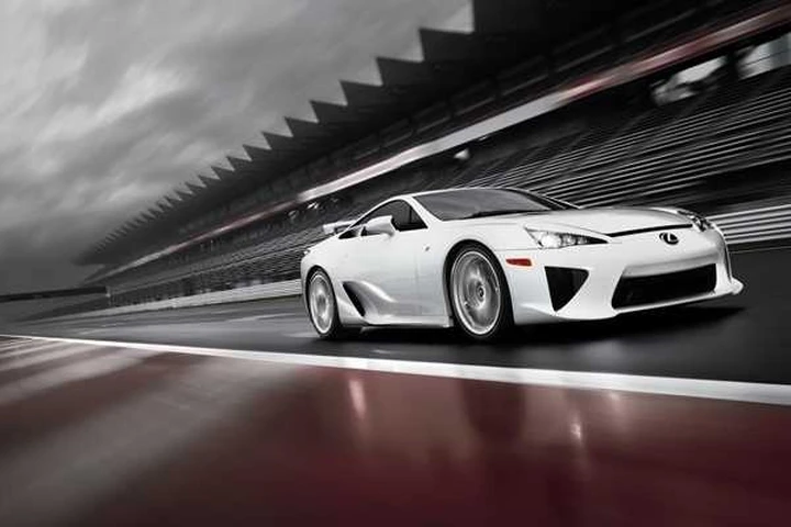 Lexus LF-A: supercar al debutto