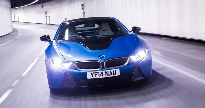 BMW i8: in arrivo la versione Spyder