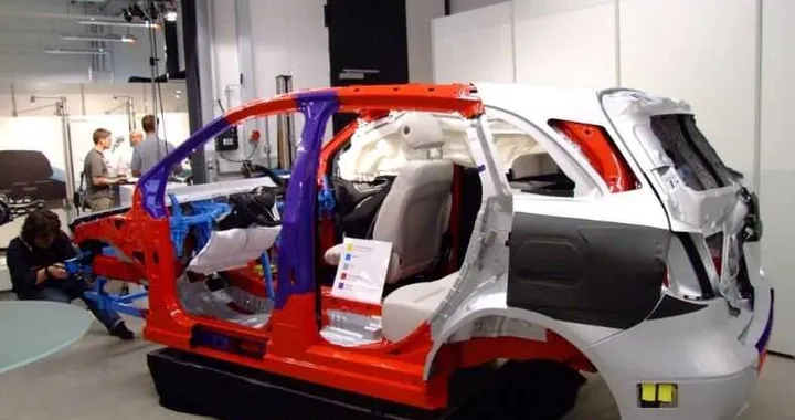 Mercedes Classe B 2012: prime foto ufficiali
