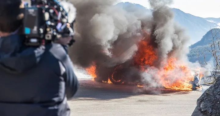 Alpine A110 distrutta da un incendio, Harris e Jordan di “Top Gear” illesi