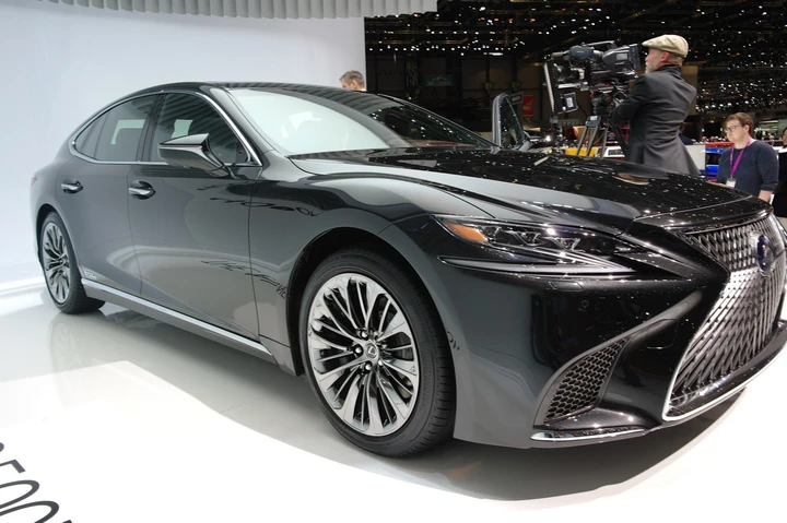 Lexus LS 500h al Salone di Ginevra 2017