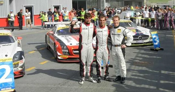Mercedes SLS AMG: tripletta nella 24 Ore di Dubai