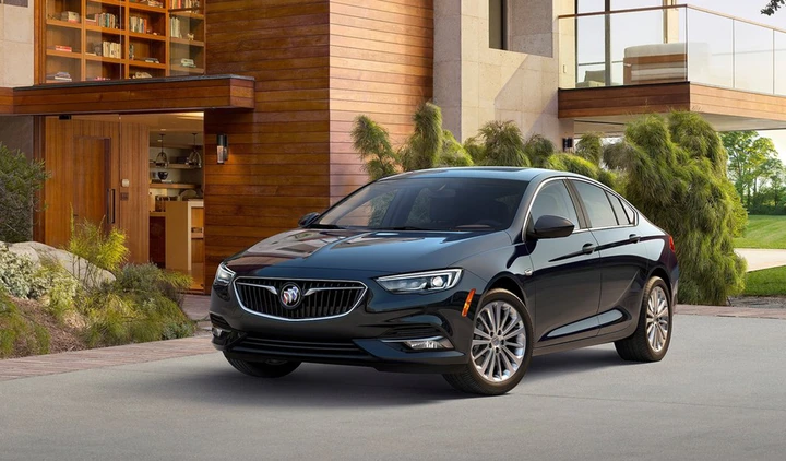 Buick Regal: debuttano le nuove Sportback e TourX