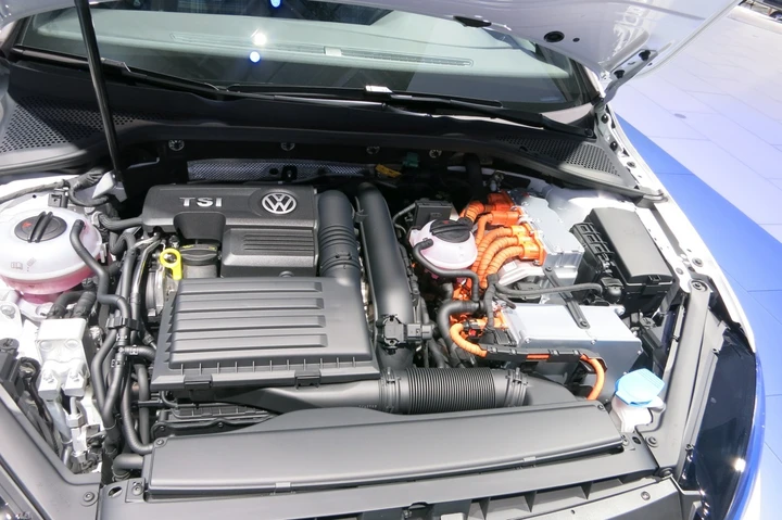 Volkswagen Golf GTE, Salone di Parigi 2014
