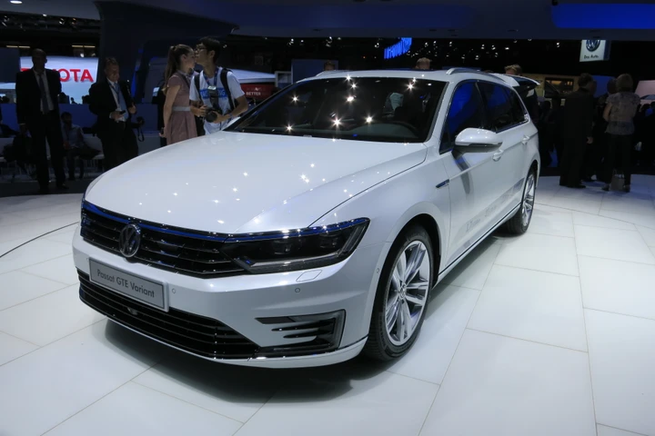 Volkswagen Passat GTE, live dal Salone di Parigi 2014